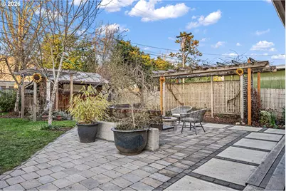 916 G St, Springfield, OR 97477 - Photo 36