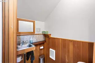 916 G St, Springfield, OR 97477 - Photo 28