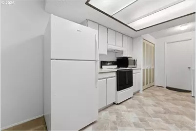 12140 SW Camden Ln, Beaverton, OR 97008 - Photo 16