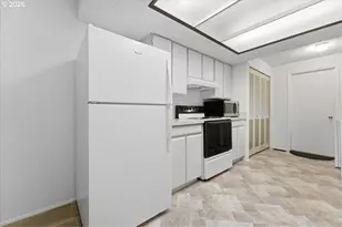 12140 SW Camden Ln, Beaverton, OR 97008 - Photo 16