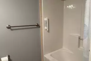 196 SE Spokane St, Portland, OR 97202 - Photo 16