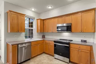 858 NE Caden Ave, Hillsboro, OR 97124 - Photo 12