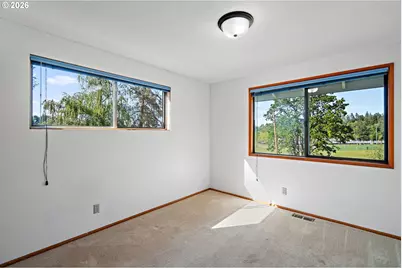 490 E 46th Ave, Eugene, OR 97405 - Photo 22