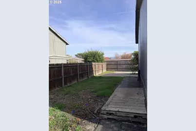 216 Jeanette Ave, Medford, OR 97501 - Photo 34