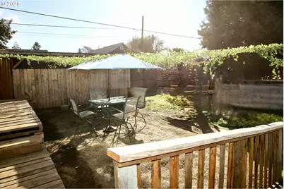 216 Jeanette Ave, Medford, OR 97501 - Photo 22