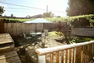 216 Jeanette Ave, Medford, OR 97501 - Photo 22