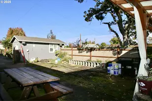 216 Jeanette Ave, Medford, OR 97501 - Photo 26