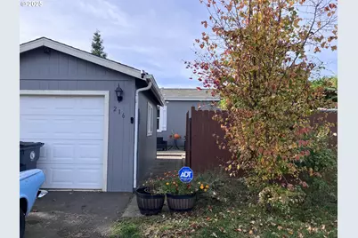 216 Jeanette Ave, Medford, OR 97501 - Photo 2