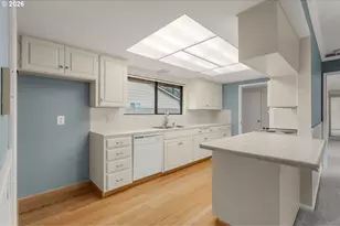 12325 SW King Richard Dr, Portland, OR 97224 - Photo 14