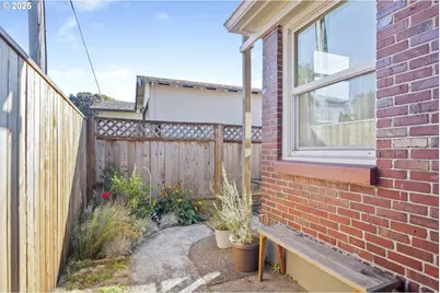 1428 N Bryant St #2, Portland, OR 97217 - Photo 30