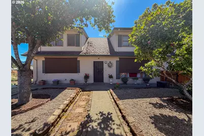212 Park St, Riddle, OR 97469 - Photo 4