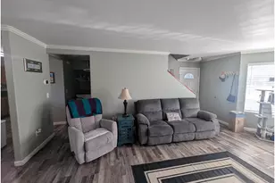 202 NE Rifle Range St, Roseburg, OR 97470 - Photo 4