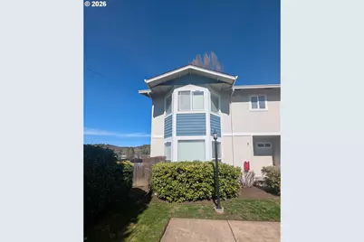 202 NE Rifle Range St #6, Roseburg, OR 97470 - Photo 1