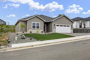 925 Sand Pines Ave, Sutherlin, OR 97479 - Photo 1