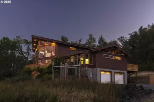880 Jewel Dr, Roseburg, OR 97471 - Photo 2