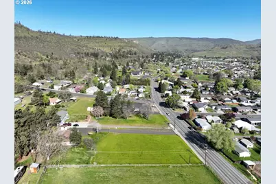 W 10th St, The Dalles, OR 97058 - Photo 6