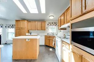 403 Carol St, Lowell, OR 97452 - Photo 6