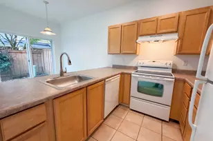 546 NE Knott St, Portland, OR 97212 - Photo 2