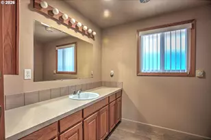 512 N Railroad Ave, Ridgefield, WA 98642 - Photo 18