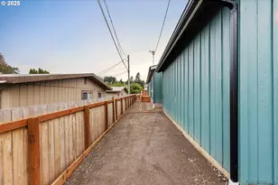 2142 Everett Ave, North Bend, OR 97459 - Photo 30