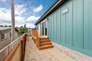 2142 Everett Ave, North Bend, OR 97459 - Photo 28