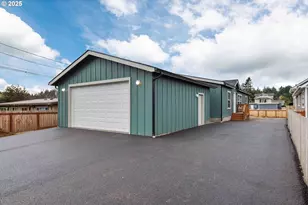 2142 Everett Ave, North Bend, OR 97459 - Photo 1