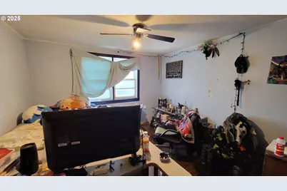 1140 E Chamberlain Ave, Cottage Grove, OR 97424 - Photo 6