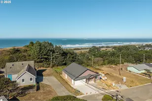 30302 Driftwood Dr, Gold Beach, OR 97444 - Photo 30
