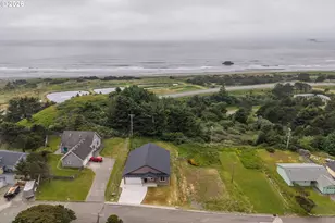 30302 Driftwood Dr, Gold Beach, OR 97444 - Photo 28