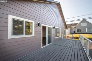 30302 Driftwood Dr, Gold Beach, OR 97444 - Photo 4