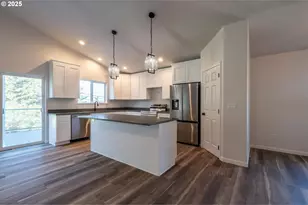 30302 Driftwood Dr, Gold Beach, OR 97444 - Photo 8