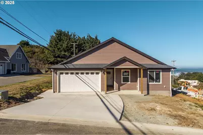 30302 Driftwood Dr, Gold Beach, OR 97444 - Photo 1