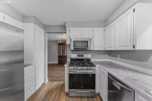11876 SW Morning Hill Dr, Tigard, OR 97223 - Photo 10