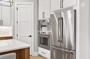 3652 NW Lana Pl, Portland, OR 97229 - Photo 10