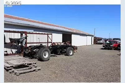 17308 Highway 99E, Hubbard, OR 97032 - Photo 12