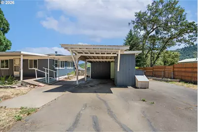 600 SE Edgewood St, Winston, OR 97496 - Photo 4