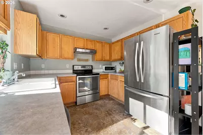 10016 N Polk Ave, Portland, OR 97203 - Photo 12