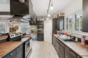 821 NW 16th Ave, Portland, OR 97209 - Photo 28