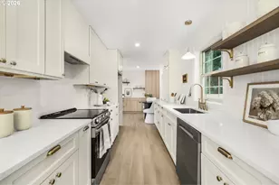 10618 SW Garden Park Pl, Portland, OR 97223 - Photo 16