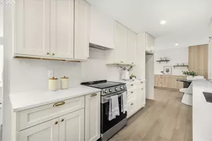 10618 SW Garden Park Pl, Portland, OR 97223 - Photo 18
