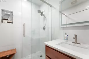 5250 S Landing Dr, Portland, OR 97239 - Photo 16