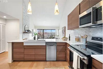 5250 S Landing Dr #310, Portland, OR 97239 - Photo 6