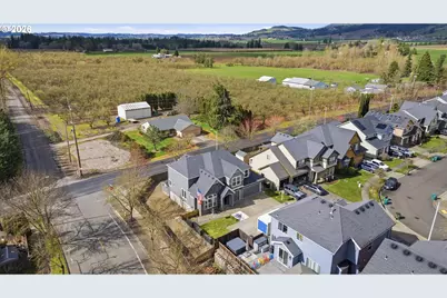 2319 N Roger Smith Dr, Newberg, OR 97132 - Photo 44