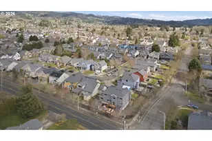 2319 N Roger Smith Dr, Newberg, OR 97132 - Photo 42