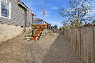 2319 N Roger Smith Dr, Newberg, OR 97132 - Photo 40