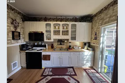 361 W Bridge St, Echo, OR 97826 - Photo 2