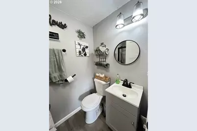 2045 19th St, Florence, OR 97439 - Photo 16