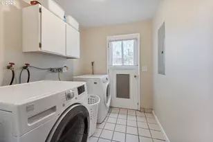 8925 SW Caroline Dr, Portland, OR 97225 - Photo 30