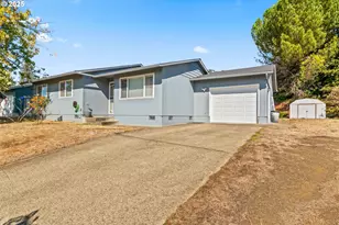 405 Corona Loop Rd, Roseburg, OR 97471 - Photo 2