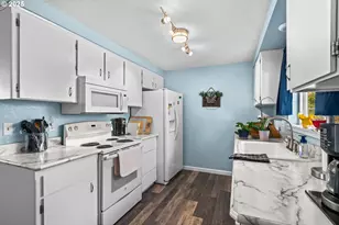 405 Corona Loop Rd, Roseburg, OR 97471 - Photo 10